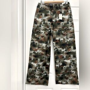 2 Levi’s Baggy Cargo Women Camouflage Mid Rise Pants with Side Pockets